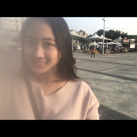 Meet your Posher, Justine - Picture 1 of 1